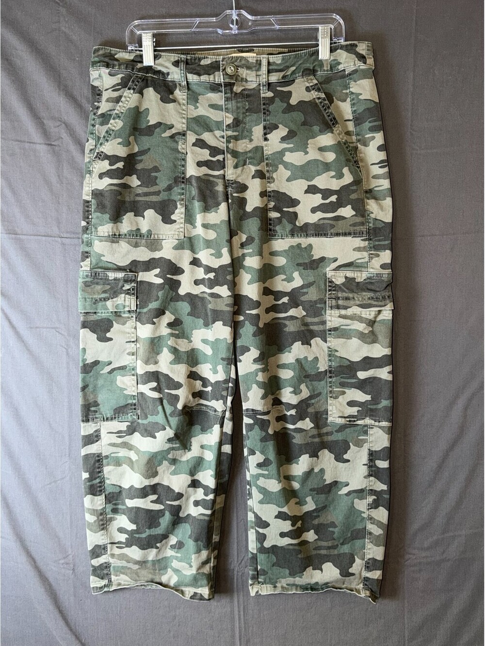 Universal Thread Womens 14 Camo Cargo Pants High Rise Wide Straight Leg Green